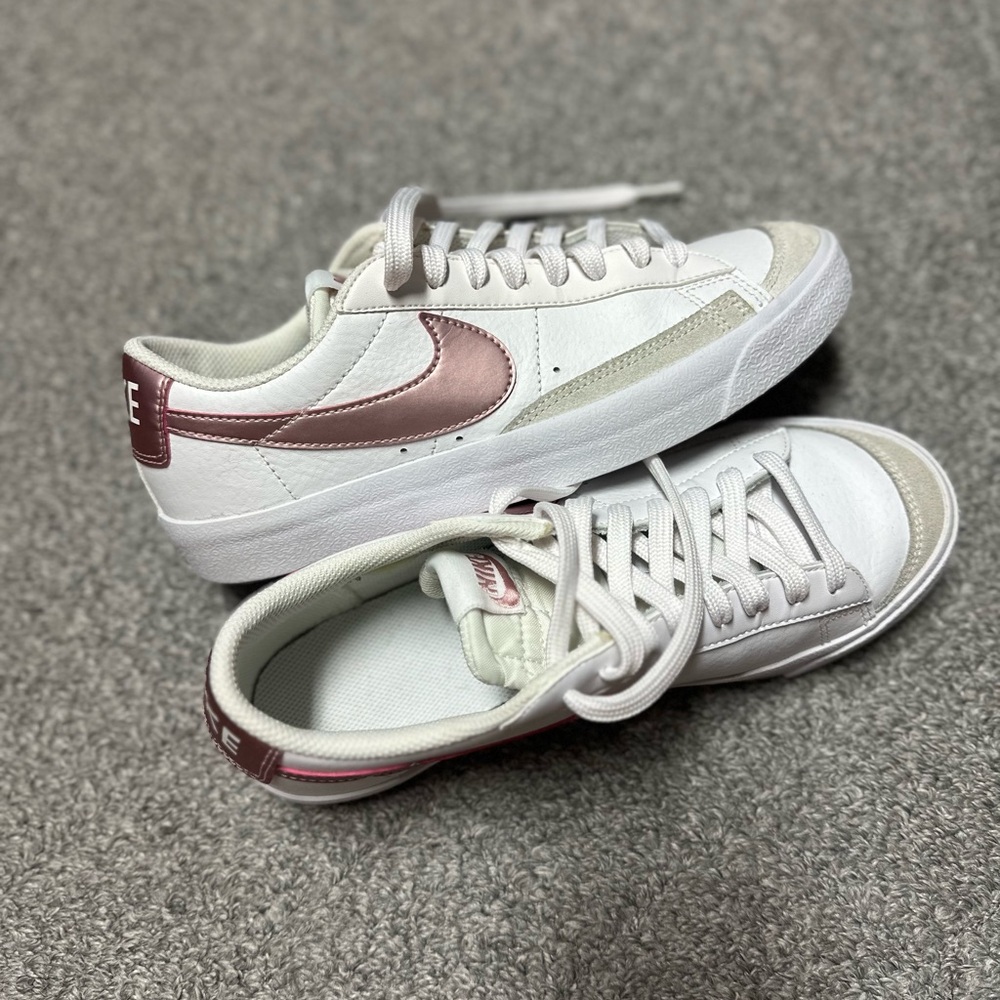Nike Blazer Low ‘77 Pink Sneakers